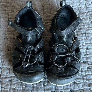 Keen Kid’s Water Shoes Size 2 Black
